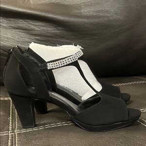 Easy Street Black Heels with Rhinestone Detail for Dancing 5.5